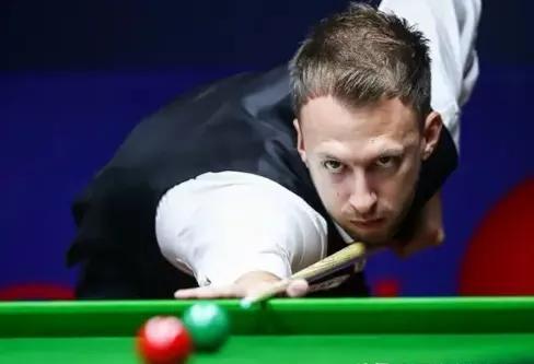 她的高度自 她的高度自