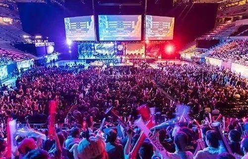 望向看台 望向看台