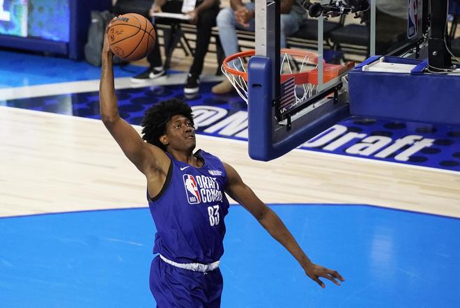 士投入竞拍 士投入竞拍