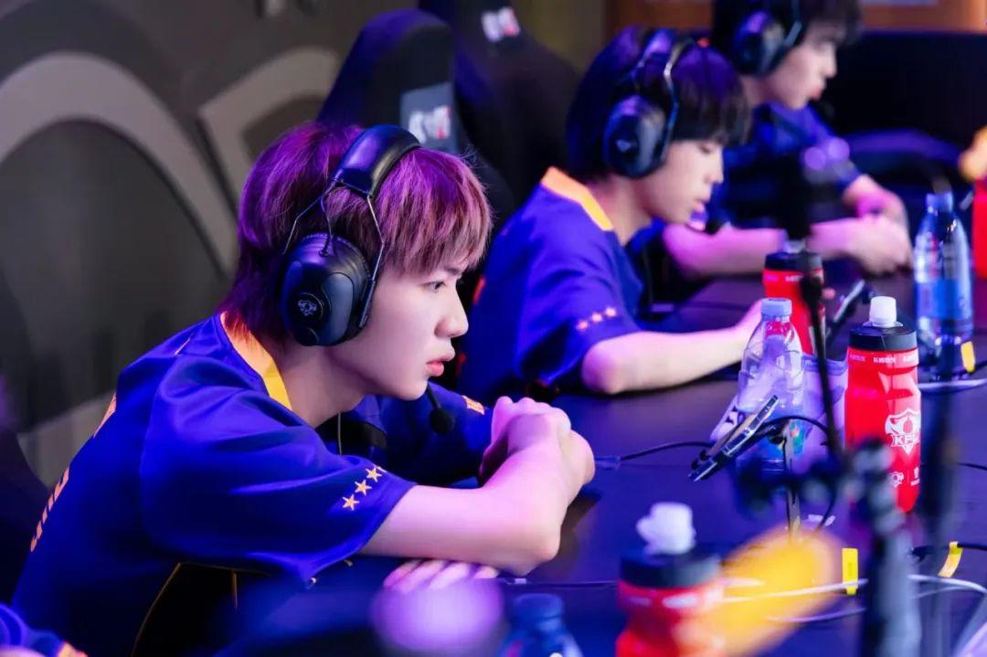 系上的重新 系上的重新