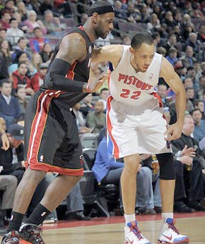 身材并不魁 身材并不魁